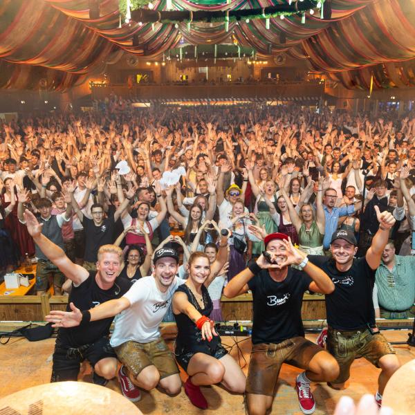 Gewekiner Buam & Madl - Partyband